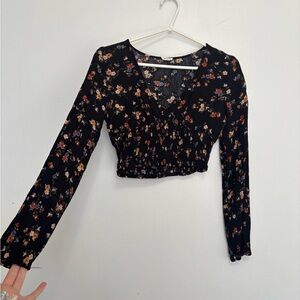 ⭐️3 for $30⭐️ Garage Floral Long Sleeve Crop Top
